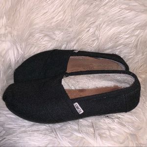 Black TOMS